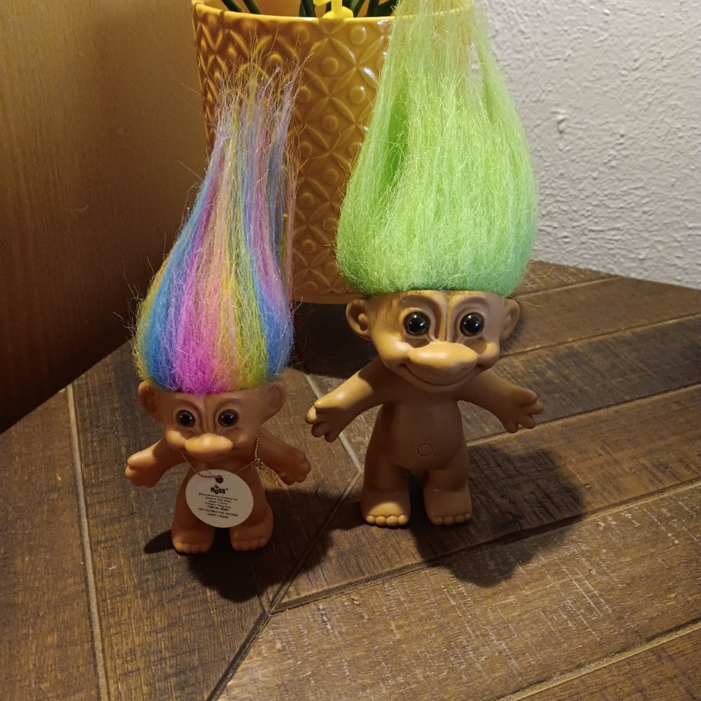 2 Classic Troll Dolls - Rainbow And Green Hair - Picture 2 of 4